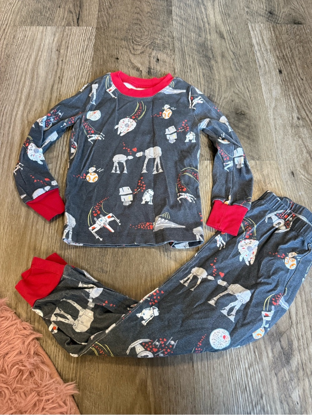 Pottery Barn Kids Star Wars Pajama Set Size 4 Millennium Falcon R2D2